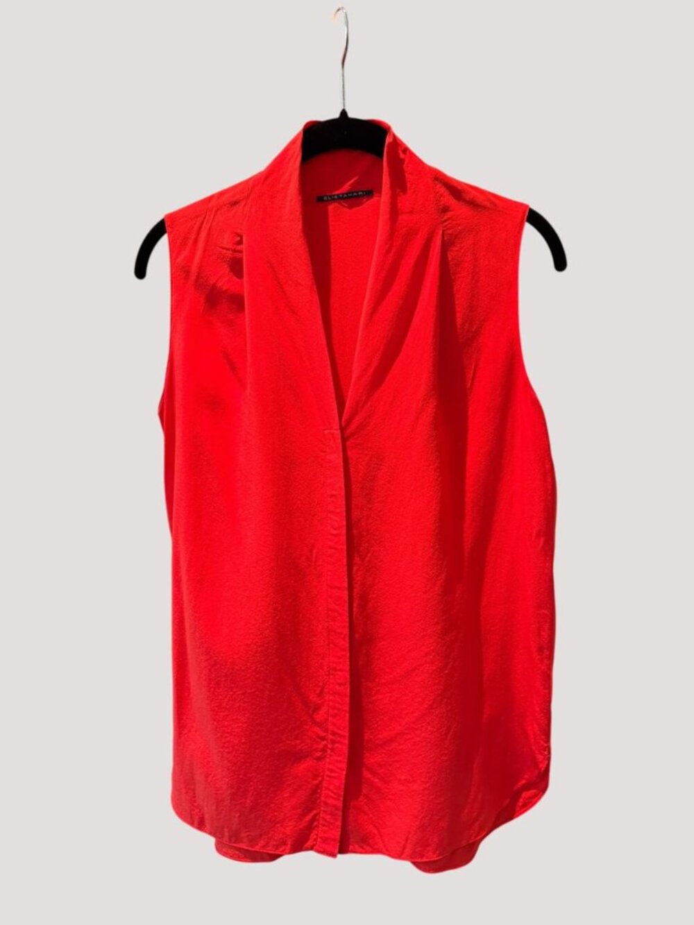 Elie Tahari Sleeveless Blouse V Neck Silk size Small Very Chic